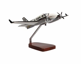 Beechcraft King Air C90GTx Modelo grande de caoba