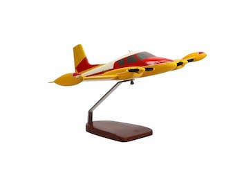 Cessna 310 "Songbird" Modelo grande de caoba