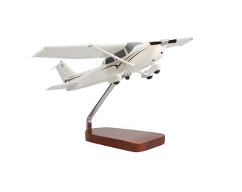 Cessna 172 Skyhawk SP Large Mahogany Model
