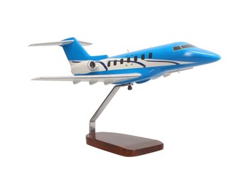 Modelo grande de caoba Pilatus PC-24