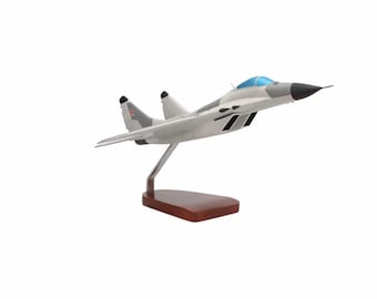 Mikoyan-Gurevich MiG-29 Fulcrum Modelo grande de caoba