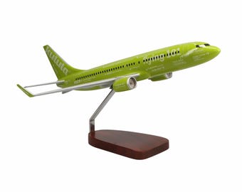 Boeing 737-800 Kulula Flying 101 Large Mahogany Model