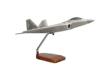 Modelo grande de caoba del Lockheed Martin F-22 Raptor
