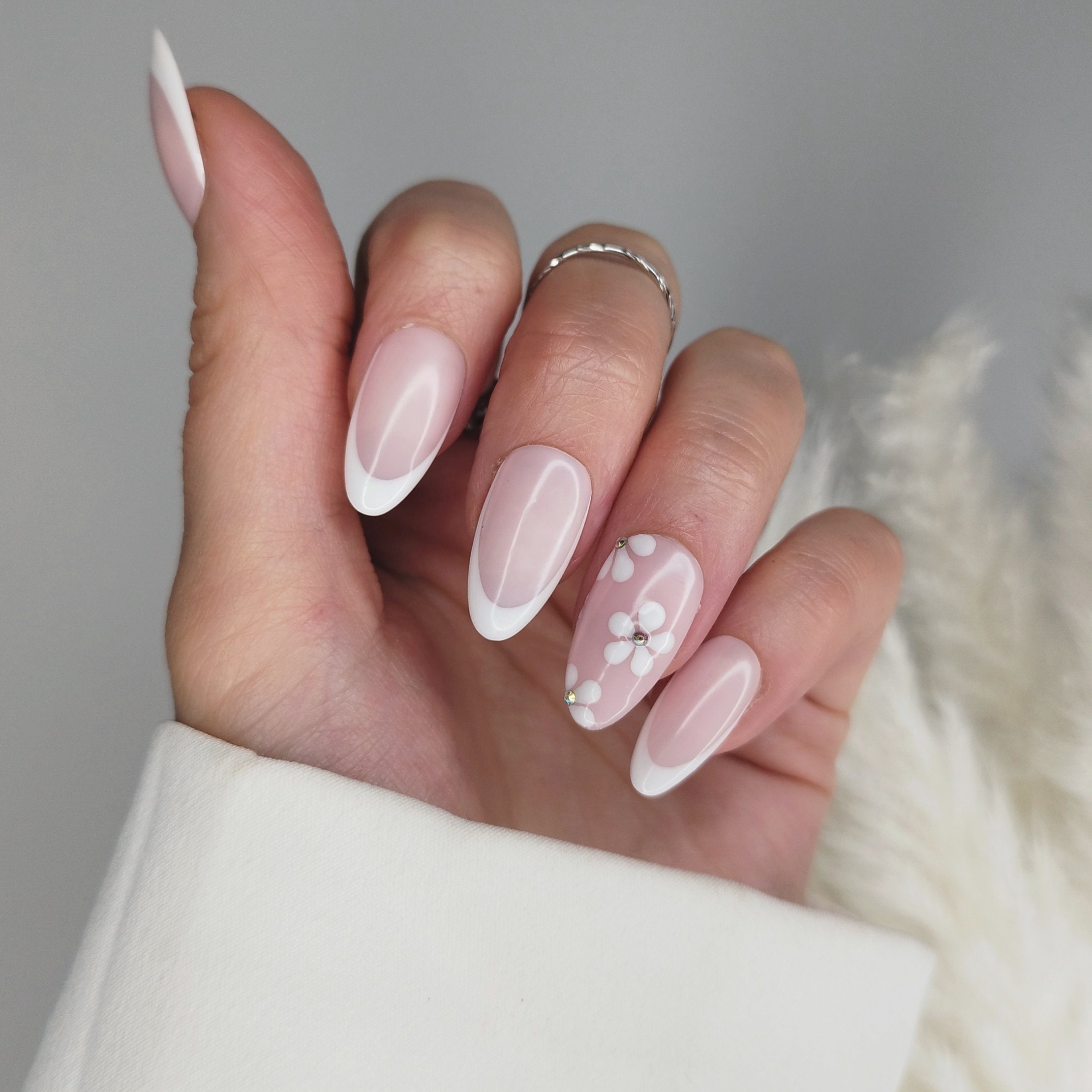 Press on Nails, White Daisy Flower French Tip, Nude, Rhinestone Crystal  Gem, Frenchy Frenchie, Almond Coffin Stiletto Square, Gloss Matt - Etsy  Sweden