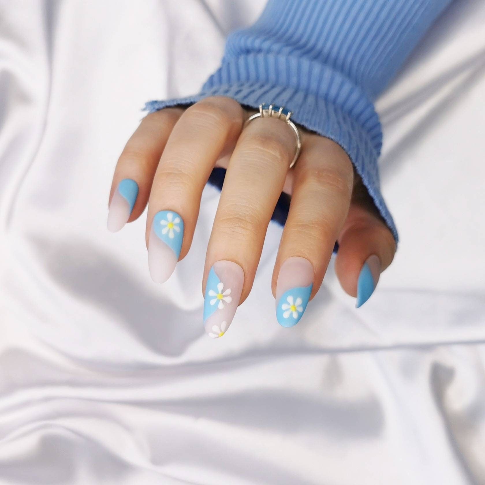 Press on Nails Blue Swirl Daisy Almond Coffin Pastel Flower - Etsy Finland