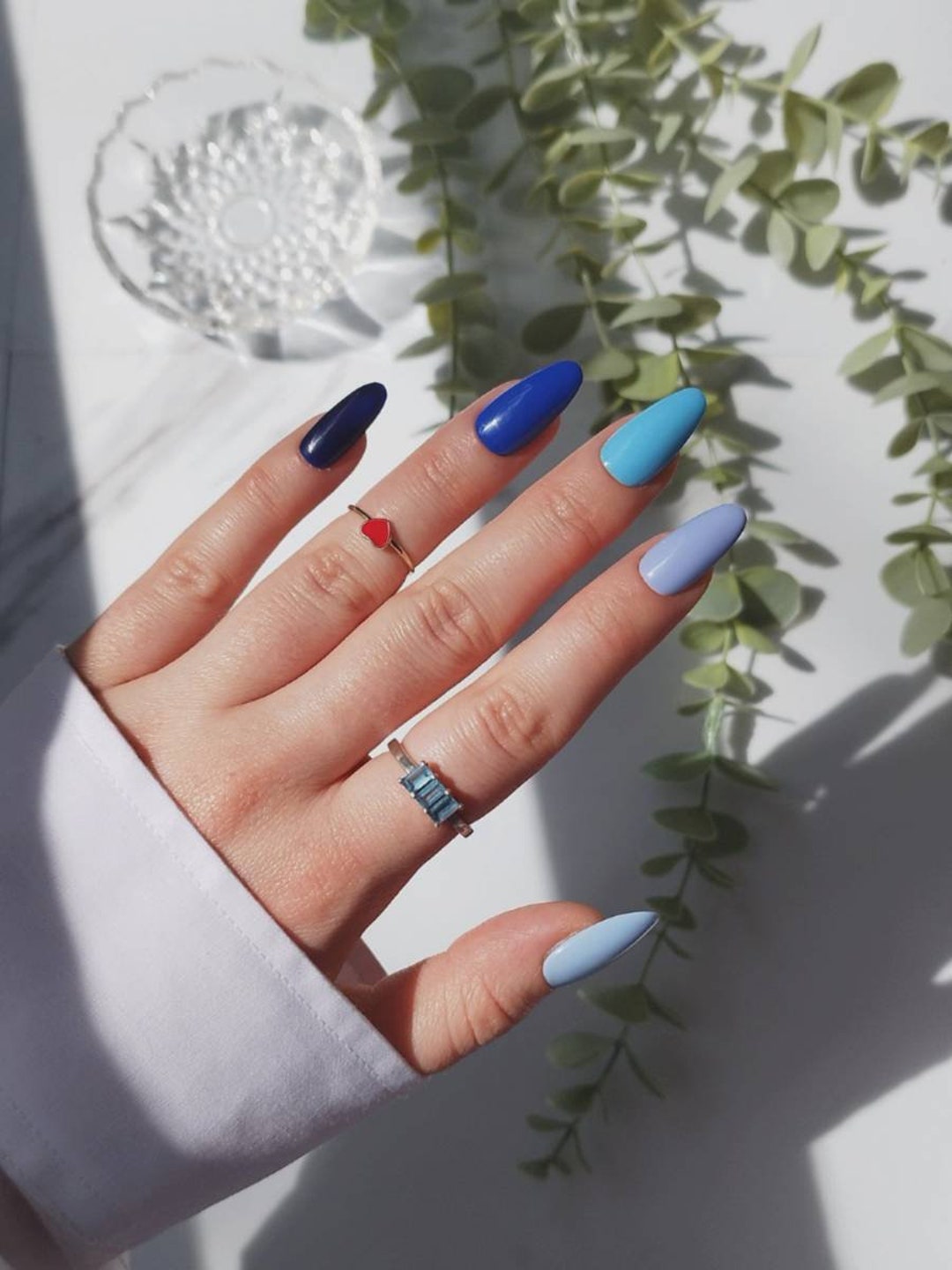 Short Blue 5 Gradient Nail Look