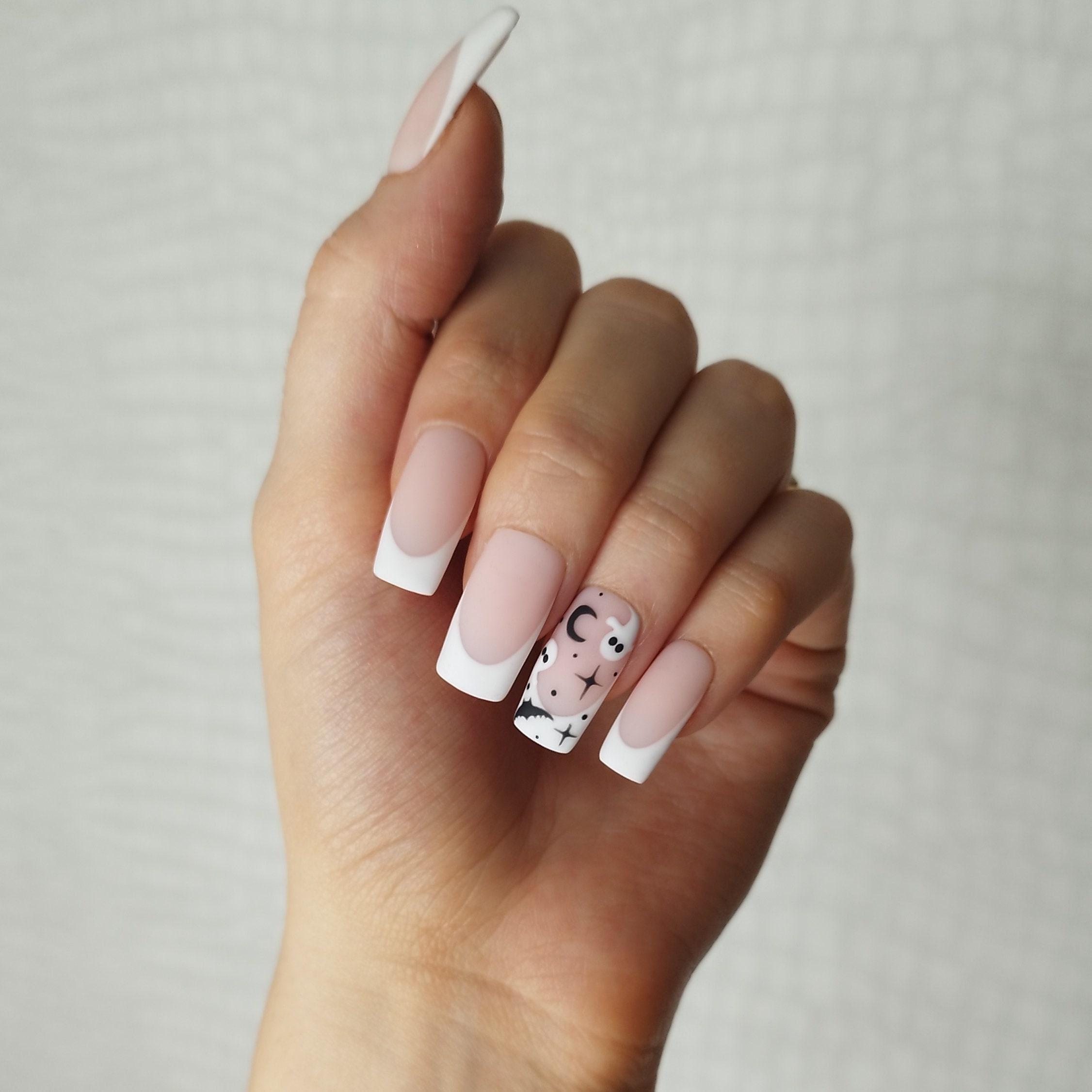24-teiliges Halloween-Nagelset Mit Geister- Und Spinnennetz-Design – Kurze Künstliche Nägel Mit Gelkleber