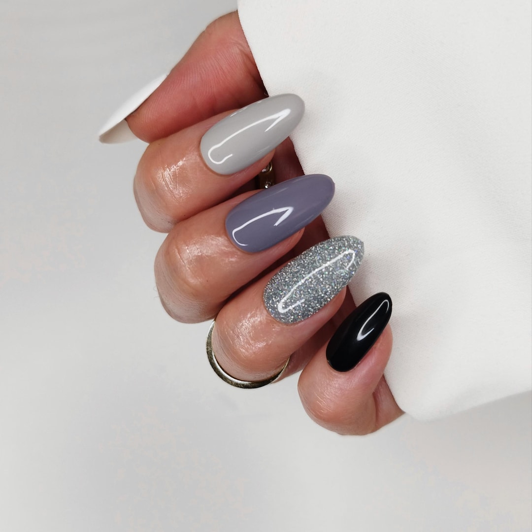 prom nails for grey dress Prom Nails #1: Silver Crescents!