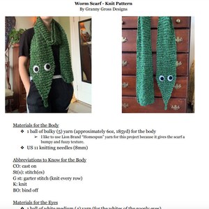 Puede incluir: Una bufanda de punto verde con forma de gusano con ojos saltones. La bufanda est&aacute; hecha con hilo grueso y tiene aproximadamente 6 oz y 185 yardas. El patr&oacute;n utiliza agujas de tejer US n.&ordm; 11 (8 mm).
