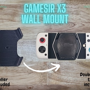 Peut inclure: Un support mural imprimé en 3D noir pour une manette Gamesir X3. Le support est présenté avec une manette blanche fixée. Du ruban adhésif double face est inclus pour le montage.