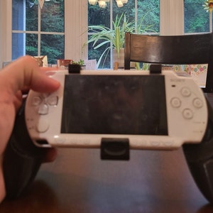 PSP 1000/2000/3000 Comfort Grip (PSP STREET Not Compatible)