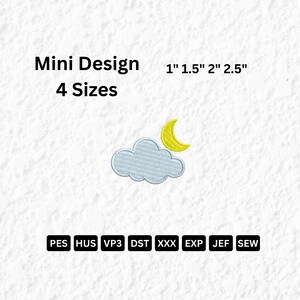 Op de afbeelding: Een geborduurd ontwerp met een lichtblauwe wolk en een gele halve maan. De tekst "Mini Design" en "4 Maten" staan boven het ontwerp, met afmetingen van 2,5 cm, 3,8 cm, 5,1 cm en 6,4 cm. Verschillende bestandsformaat afkortingen staan eronder.