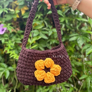 Crochet Daisy Flower Purse