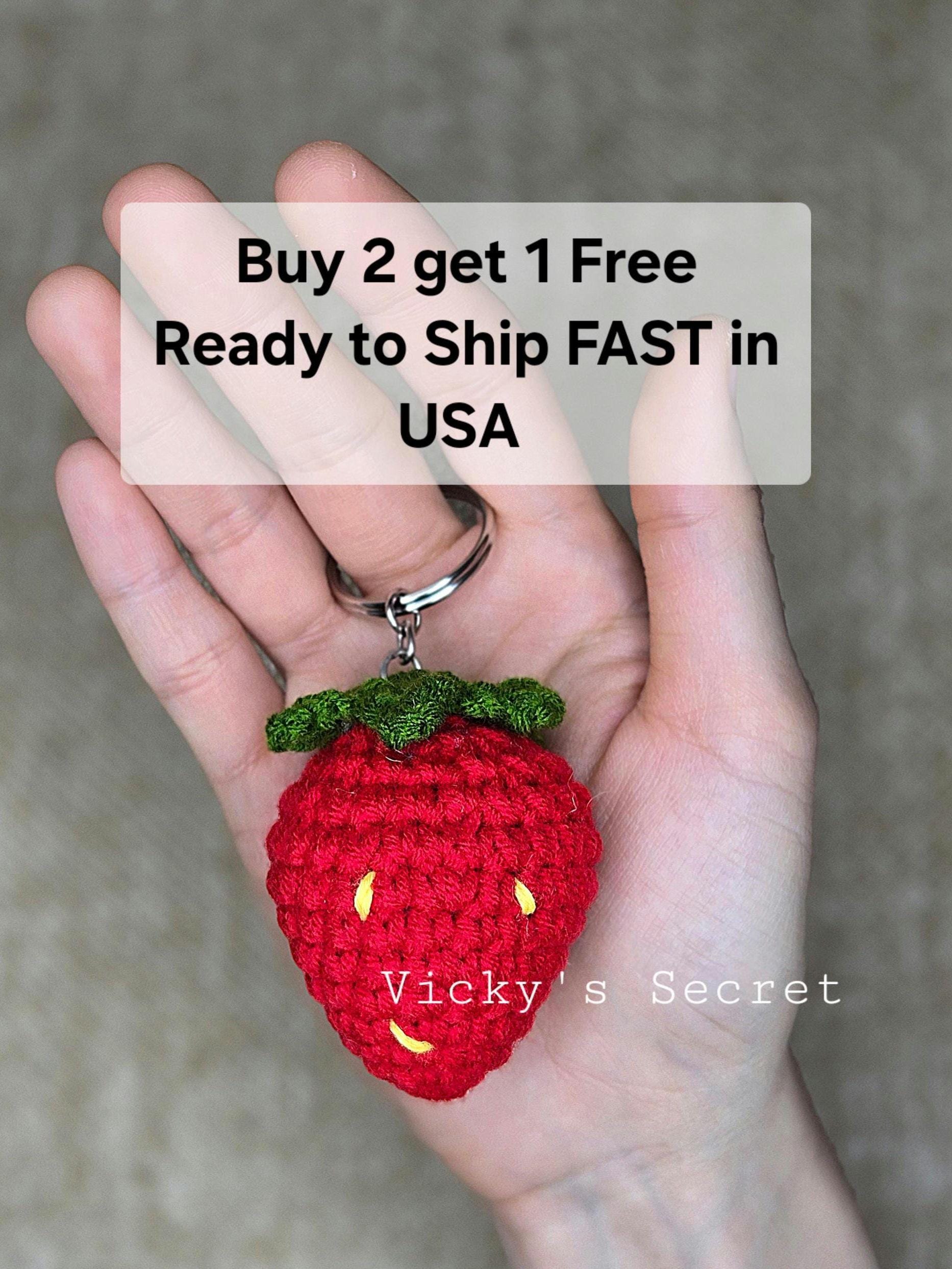 かぎ針編みのイチゴキーホルダー：手作りチャーム - Etsy 日本
