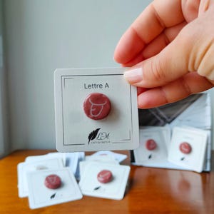 Pin de letra | alfabeto antiguo
