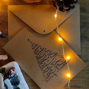 Gekalligrafeerde kerstboom wenskaarten "Vrolijk kerstfeest en gelukkig nieuwjaar"