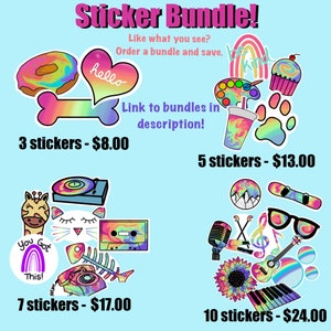 K&ouml;nnte beinhalten: Ein bunter Sticker-Paket mit verschiedenen Designs, darunter ein Regenbogen, ein Herz, ein Cupcake, ein Knochen, ein Plattenspieler, ein Kassettenrekorder, eine Sonnenblume, eine Musiknote, eine Brille, ein Skateboard, ein Klavier und eine Giraffe. Der Text "Sticker Bundle!" befindet sich oben im Bild. Der Text "Like what you see? Order a bundle and save." befindet sich unter dem Titel. Der Text "Link to bundles in description!" befindet sich in der Mitte des Bildes. Der Text "3 Sticker - 8,00 &euro;", "5 Sticker - 13,00 &euro;", "7 Sticker - 17,00 &euro;" und "10 Sticker - 24,00 &euro;" befindet sich unten im Bild.