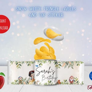 Könnte beinhalten: Druckbare Etiketten für eine 1,3 oz Pringles-Dose mit Schneewittchen-Motiv. Die Etiketten haben ein grünes Blattdesign auf weißem Hintergrund und zeigen Schneewittchen, einen Zwerg und den Text "Sarah's Birthday".