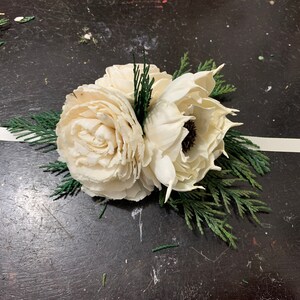 Winter Wedding Bouquet Wood, Sola Wood Flower Bouquet White, Pinecones and Roses, Green and White Wedding Bouquet, Bouquet with Pine Cones Wrist Corsage