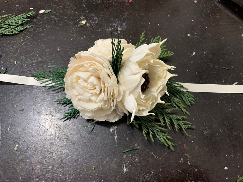 Winter Wedding Bouquet Wood, Sola Wood Flower Bouquet White, Pinecones and Roses, Green and White Wedding Bouquet, Bouquet with Pine Cones Wrist Corsage