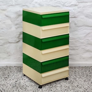 Cajones apilables de plástico en verde y blanquecino de Simon Fussell para Kartell / Era espacial italiana / Años 70