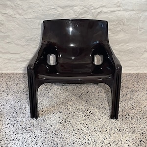 Vicario Armchair in Dark Brown Ebony by Vico Magistretti for Artemide | Italian Space Age | 1970s