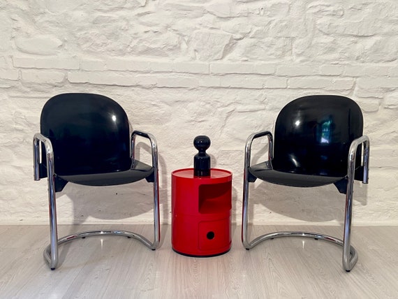 B&B Italia の Tobia Scarpa による Dialogo クローム ダイニング 