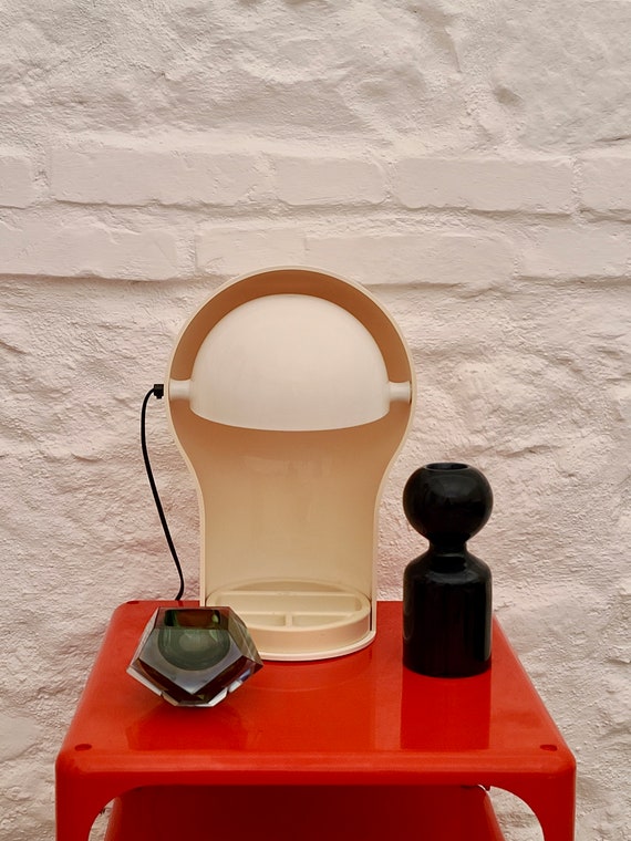 Vico Magistretti による Artemide のオフホワイトの Telegono