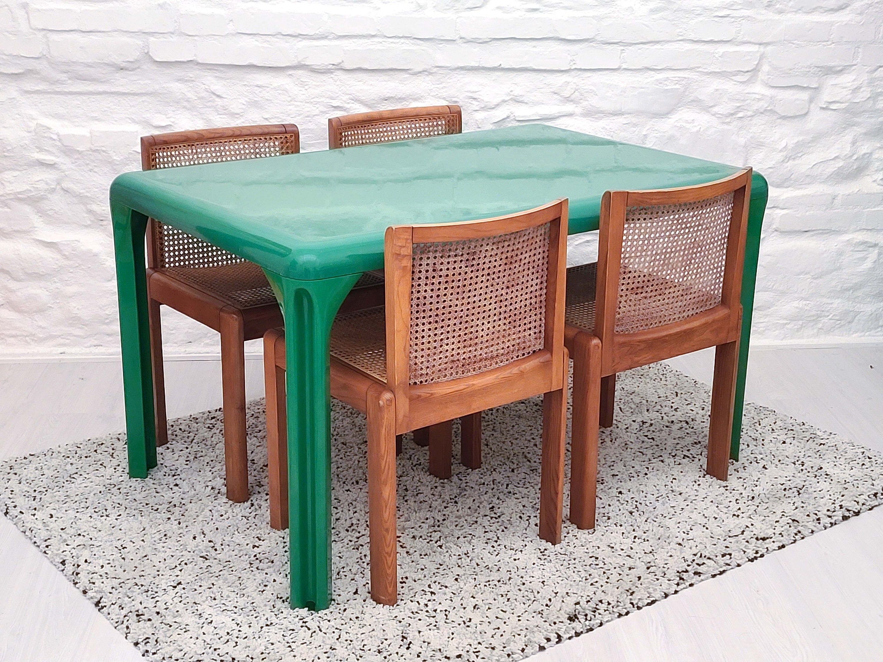 Stadio 120 Fiberglass Dining Table in Green by Vico Magistretti for Artemide | Italian Space Age | 1970s