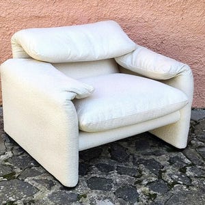 Maralunga Armchair 675 in Boucle by Vico Magistretti for Cassina | Italian Space Age | 1970s
