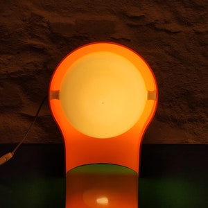 Telegono Plastic Table Lamp in Orange by Vico Magistretti for Artemide small Italian Space Age 1960s image 8