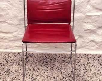 Sedia Tulu in pelle rossa di Kazuhide Takahama per Simon Era