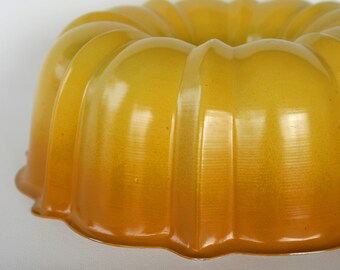 Vintage Yellow Ombre Bunt Cake Pans