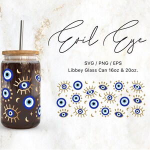 Puede incluir: Una lata de vidrio con un diseño de ojo turco azul y dorado. La lata tiene una capacidad de 16 o 20 onzas y es perfecta para bebidas frías. El diseño también está disponible como archivo SVG, PNG o EPS.