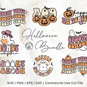 Può includere: Un set di nove design digitali di Halloween con fantasmi, zucche e il testo "Spooky Vibes", "Howdy Pumpkin", "Spooky Season", "Happy Halloween" e "Hippie Halloween".