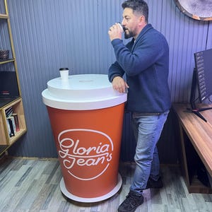 Reuze metalen salontafel, commercieel terrasmeubilair, aangepaste logoweergave