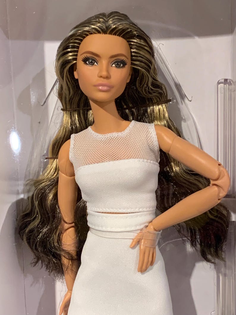 Barbie Signature Looks Model 1 Doll Lina Face Mold GTD89 Made To Move 