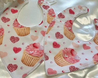 Baby bib in cotton and bamboo terry cloth with heart pattern