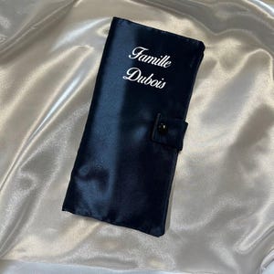 家族向けの小冊子の表紙をカスタマイズ