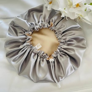 Bonnet de nuit en satin réversible avec cordon réglable personnalisable aux couleurs de votre choix