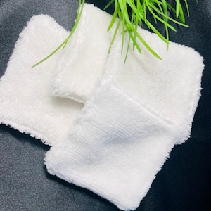 Double-sided makeup remover wipes made from bamboo sponge
