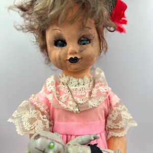 Mummy&#39;s Lil Devil - Poupée d&#39;accessoire de mouvement musical vintage effrayant effrayant bizarre