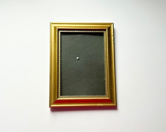 Vintage Photo Frame, Picture Frame 7x5, Gold, Line Detail, Wall Hanging, Unique Gift, Gallery Wall, Wall Art, Home Decor