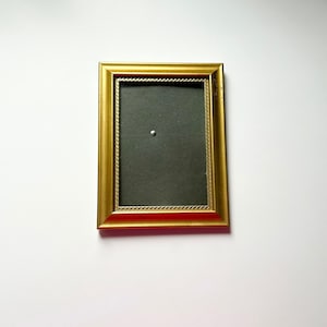Vintage Photo Frame, Picture Frame 7x5, Gold, Line Detail, Wall Hanging, Unique Gift, Gallery Wall, Wall Art, Home Decor