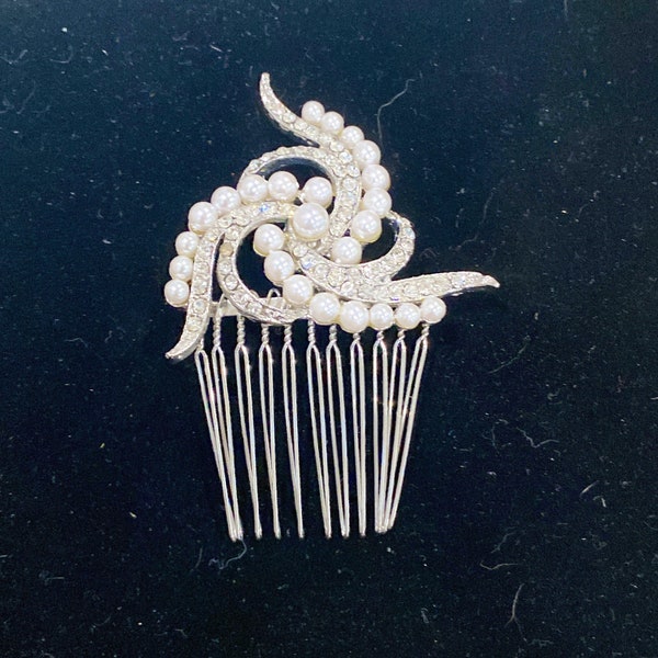 Vintage and Rhinestone and pearl hair comb beautiful