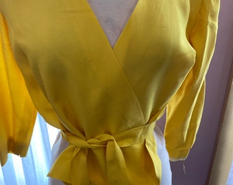 Blusa Vintage 70s Seda amarillo canario envoltura pequeña seda
