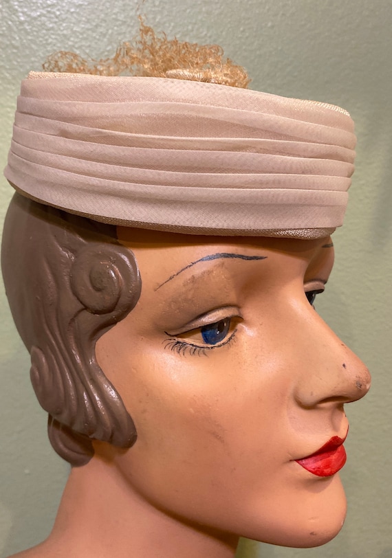 Vintage 60s pillbox hat Gem
