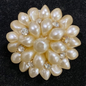 Broche vintage de perlas con pedrería elegante imagen 1