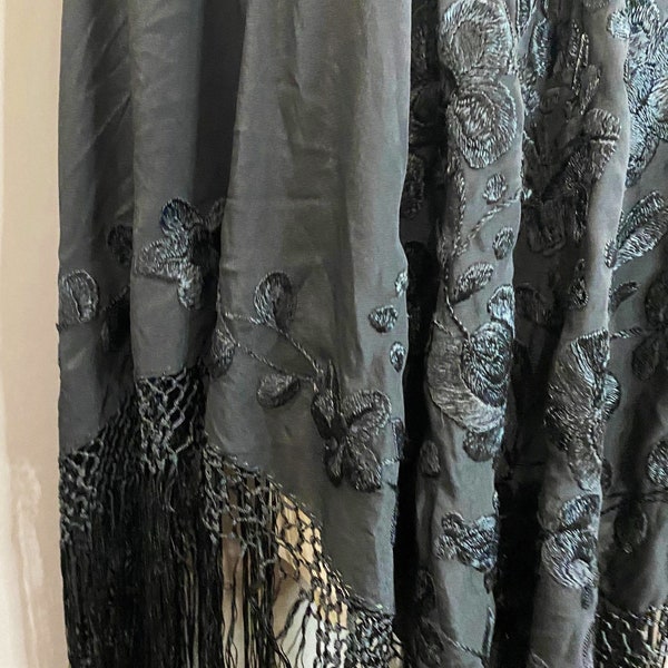 how to wear a piano shawl
