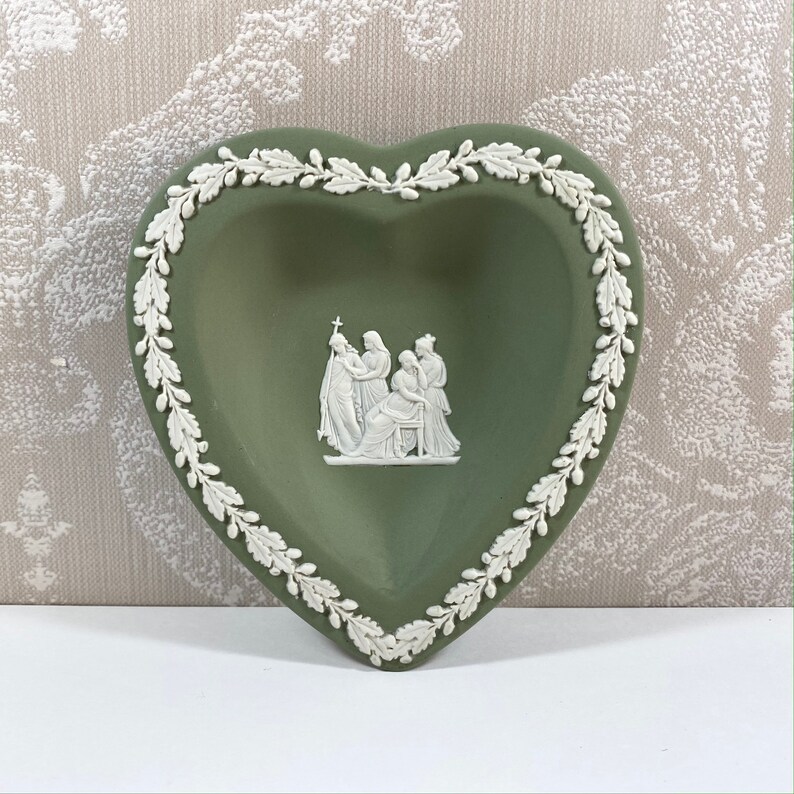 Wedgwood Green Jasperware Renaissance Ceramic Heart Shaped Pin Trinket Jewellery Dish Cameo Relief Staffordshire English Pottery Plate